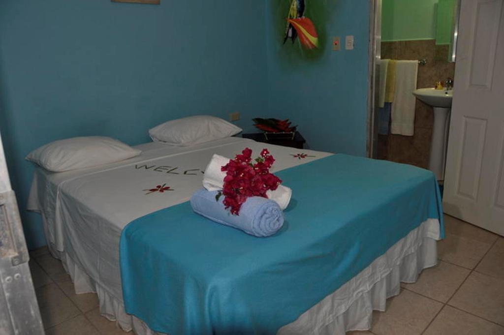 Fish Tobago Guesthouse Buccoo Ngoại thất bức ảnh